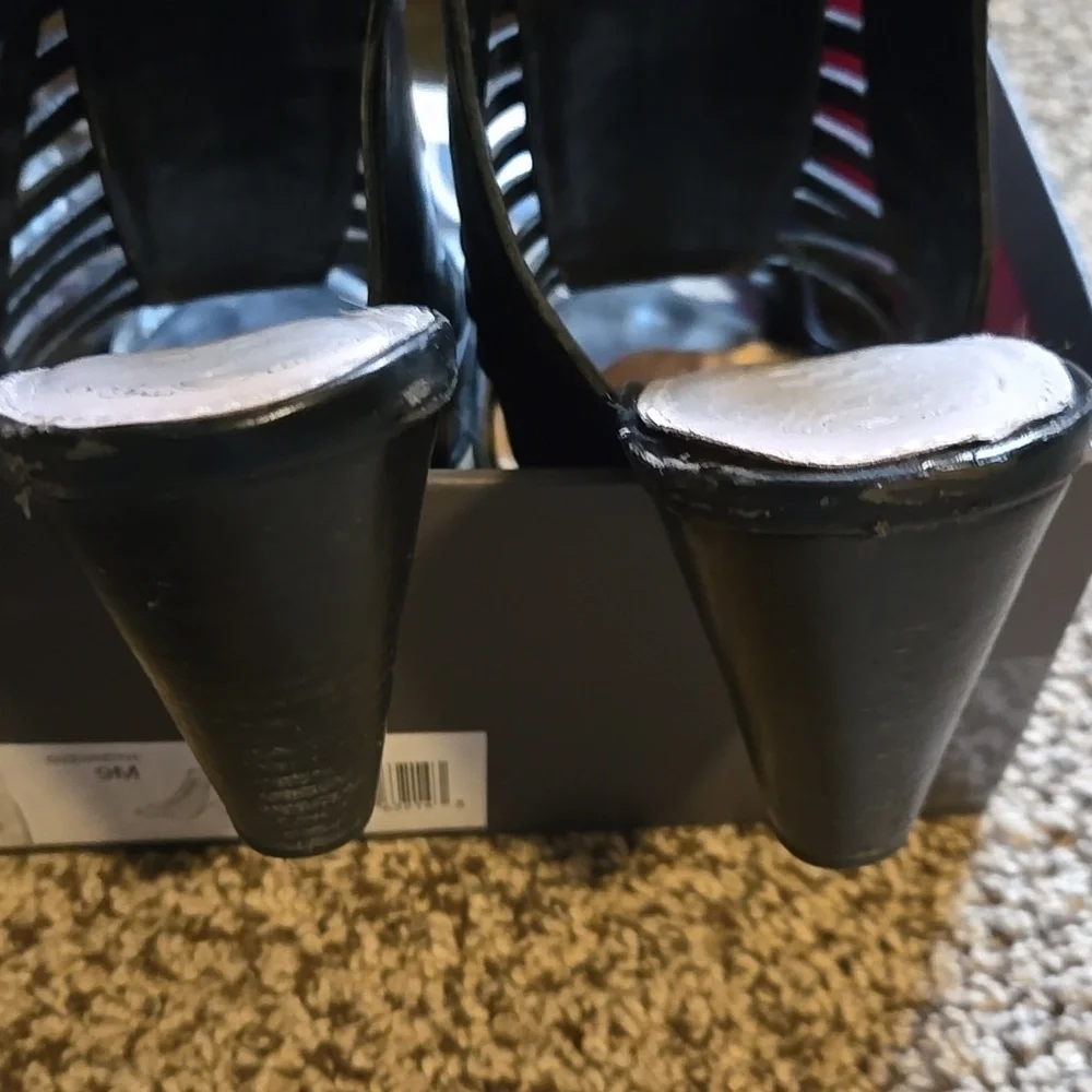 Black Strappy Women's Sandals From Vince Camuto - Picture 7 of 8